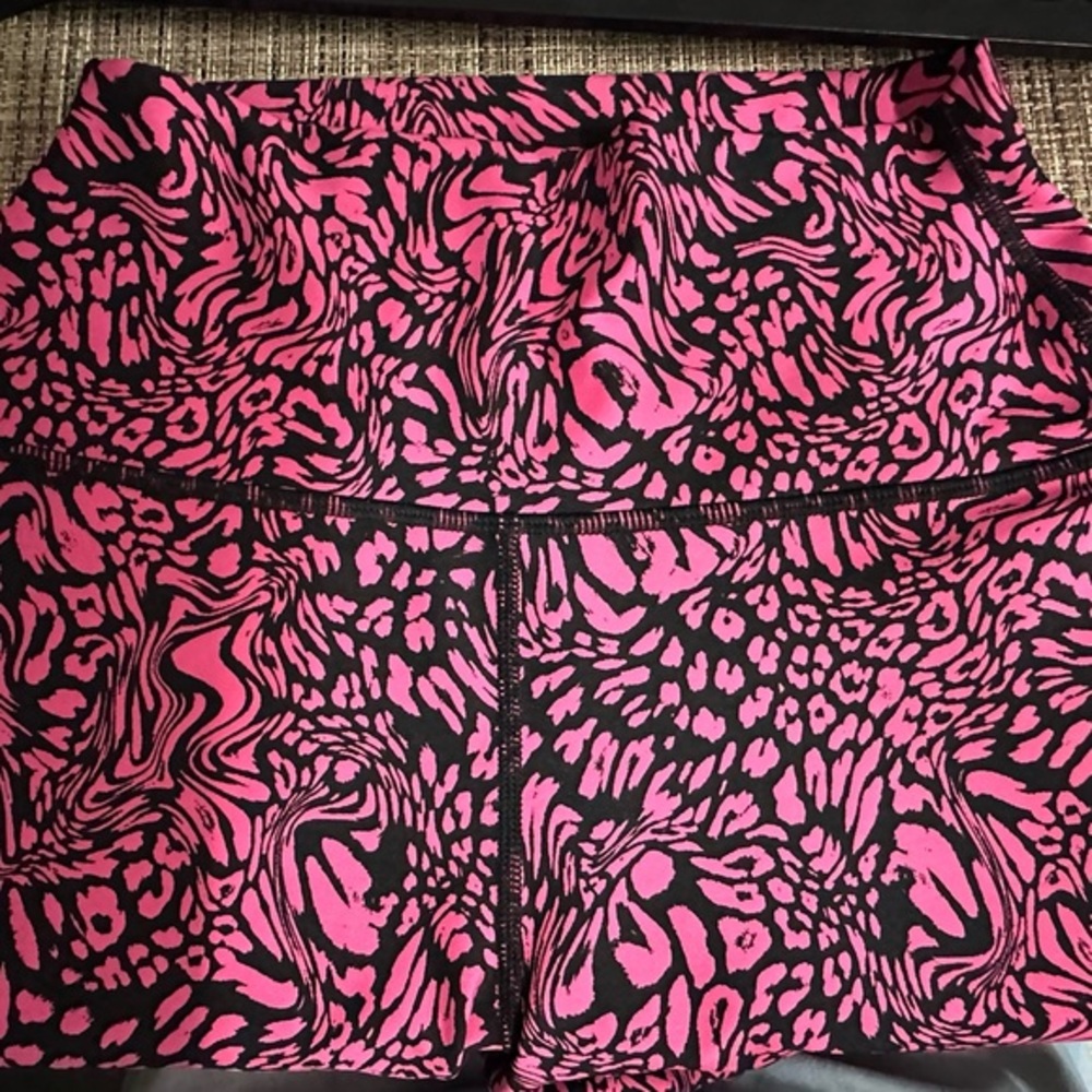 Carbon38 Swirly Leopard Printed Biker Short in pink/black, size small, like new! - Picture 6 of 6